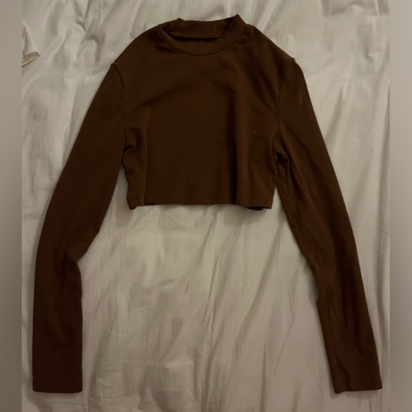 BROWN LONG SLEEVE CROP TOP - Picture 1 of 1